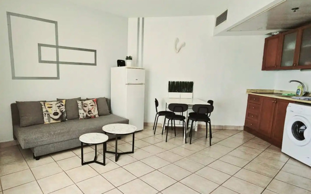 Ben Gurion-Ab02 Apartments