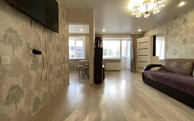 U Teatra Chekhova na Mira Flat