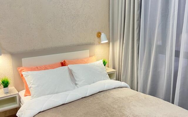 3 mestnye s balkonom i basseynom Apartments