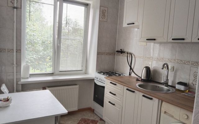Shepetovskaya Street Flat