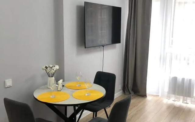 Uyutnaya Svetlaya Kvartira Vo Flore 1 Flat