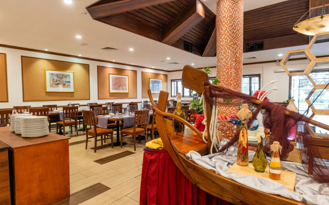 Hulhule Island Hotel