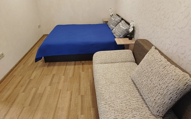 Tryokhkomnatnaya Na Semyonovskom Ozere Flat