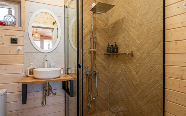 Zagorodny S Kupelyyu I Vidom Na Ozero Guest house