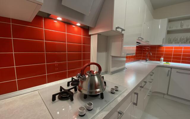 Royal Red Apartment U Korolevskikh Vorot Flat
