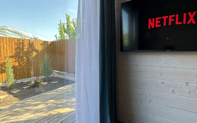 Частный дом в тихом районе города со своей парковкой