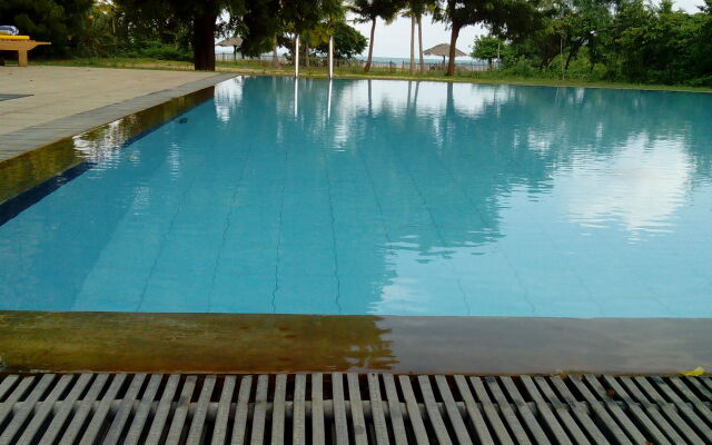 Giman Free Beach Resort Hotel