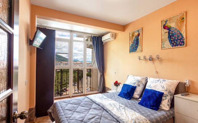 Квартира Евротрешка с видом на горы