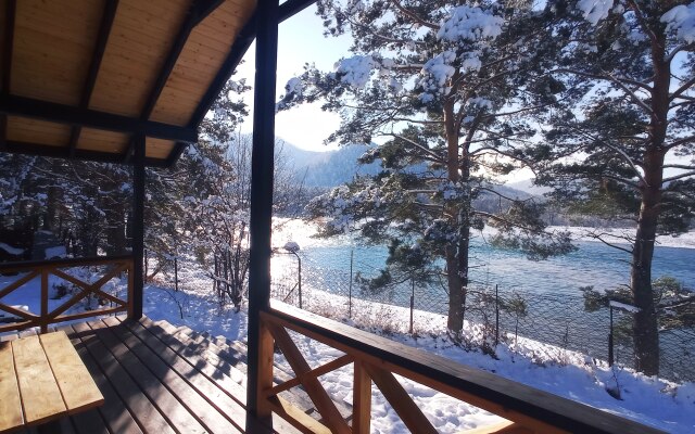 Altaj Dzen na beregu Katyni Guest house