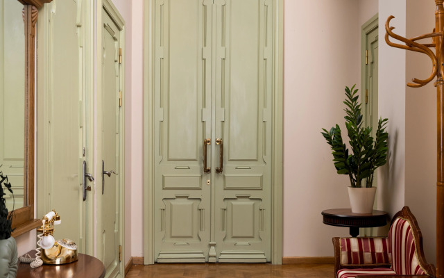 Nikitskiy Bulvar 7b Apartments
