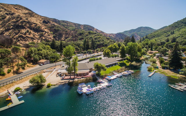 The Lodge At Blue Lakes Hotel