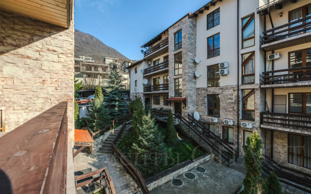 Oplot - Semejnye s odnoj spal'nej i balkonom 3 Apartments