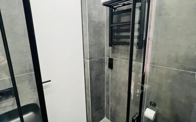 Dizaynerskie S Basseynom Apartments