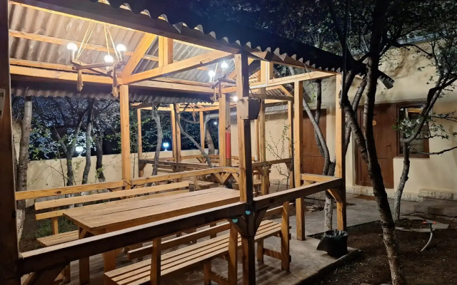 Li-Yes Qanaqer Bed&Breakfast