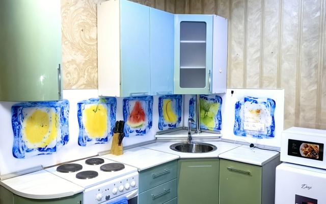 Uyutnaya Trekhkomnatnaya V 18 Kvartale Flat