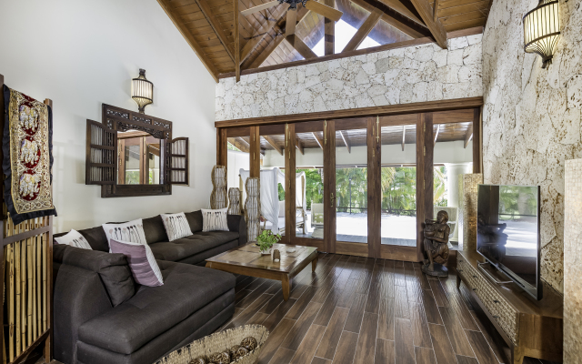 Luxury & Stunning Villa in Cocotal with Pool Villa