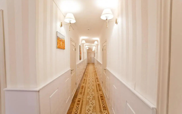 Aruna Hotel