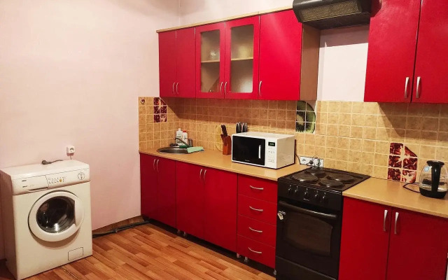 Posutochno Dvukh Komnatnaya Ryadom S Trts Planeta Flat