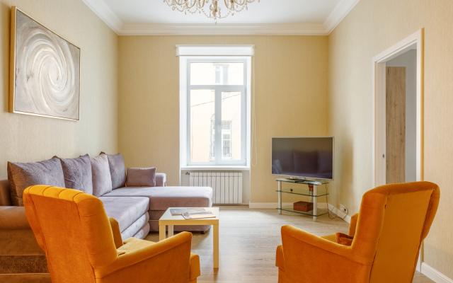 Luchshaya Kvartira with 3 bedrooms near Kremlin