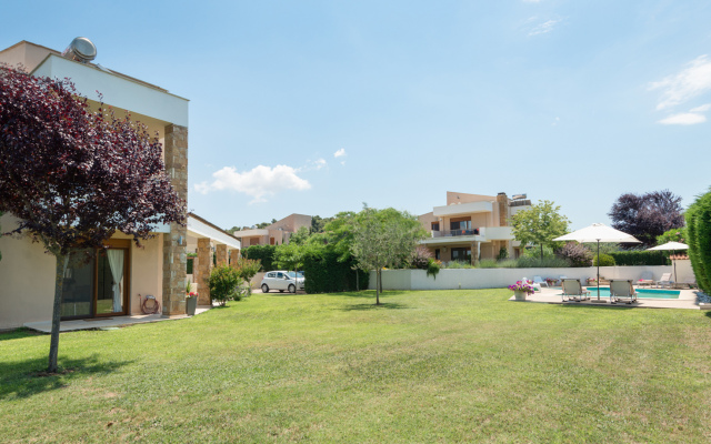 Belus Luxury Sani Villa