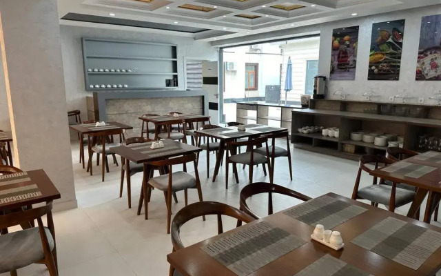 Ohu Palace Hotel & Restaurant