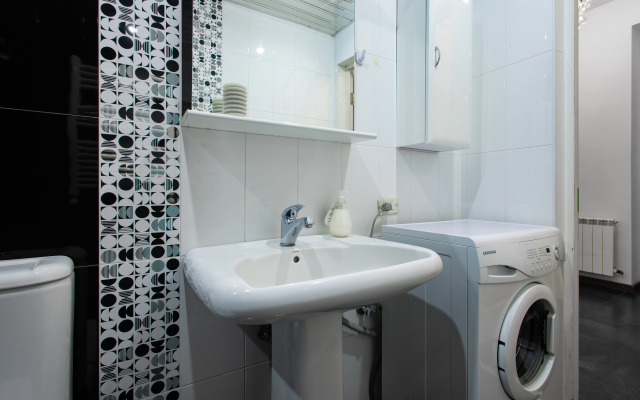 2-K v Novostroyke, Ulitsa In Yerevantsu, Hh399 Flat