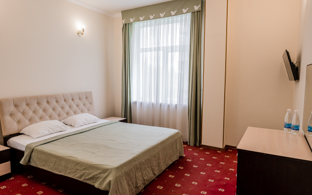 Kiparis Hotel