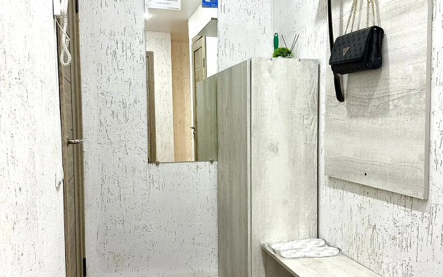 Квартира-студия рядом с ТЦ Тополь Сети апартаментов На время