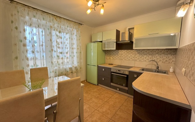Apartamenty Trekhkomnatnaya Kvartira Na Sutki Ul. Chekhova 12 Apartments