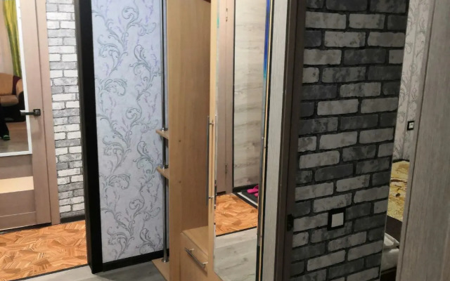 Квартира двухкомнатная с балконом в Октябрьском районе