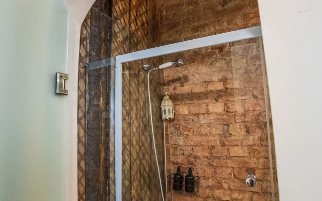 Апартаменты Аутентичная Квартира с Раритетной Печью 19 Века