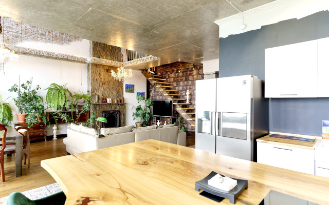 Апартаменты ApartMari Шикарные 4-комнатные апартаменты Лофт в центре