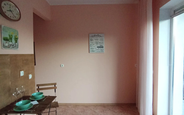 S Frantsuzskim Balkonchikom Ryadom S Verkhnim Ozerom Flat
