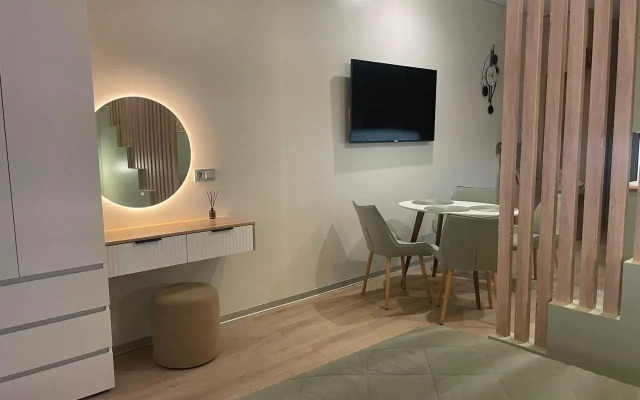 Апартаменты на Набережной 75 (213А)