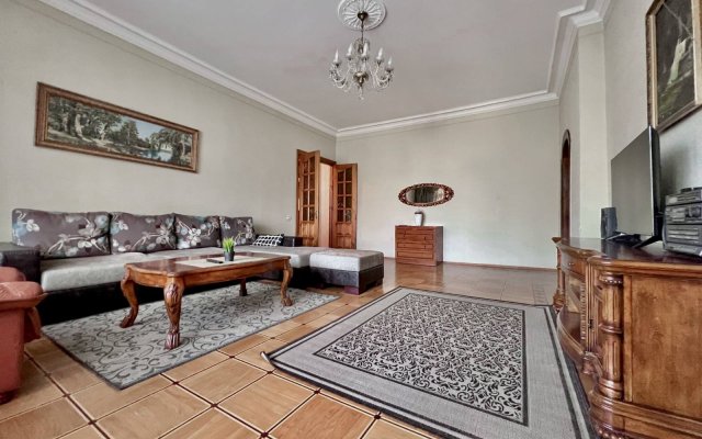 3kh Komnatnye Pr.nezavisimosti 12, Tsentr! Apartaments