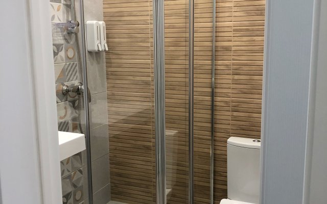 Апартаменты Озеро возле Аэропорта на 2 Гостя