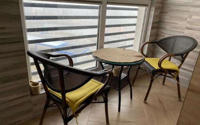 V Tsentre U Morya Apartments