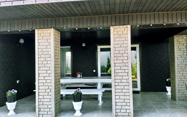 Domik dlya Semeynogo Otdykha na Beregu Ozera Private House