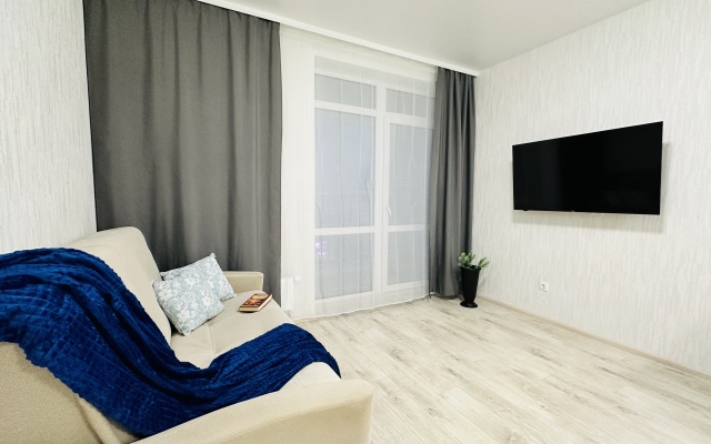 Uyutnaya Evro-dvukhkomnatnaya na 23 etazhe Flat