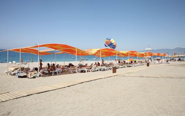 GoldCity SM With Private Pool Villa