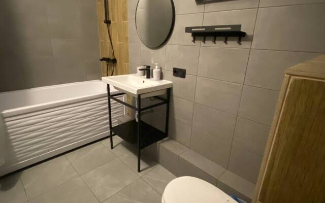 Yevro Trekhkomnatnaya S Dzhakuzi Flat