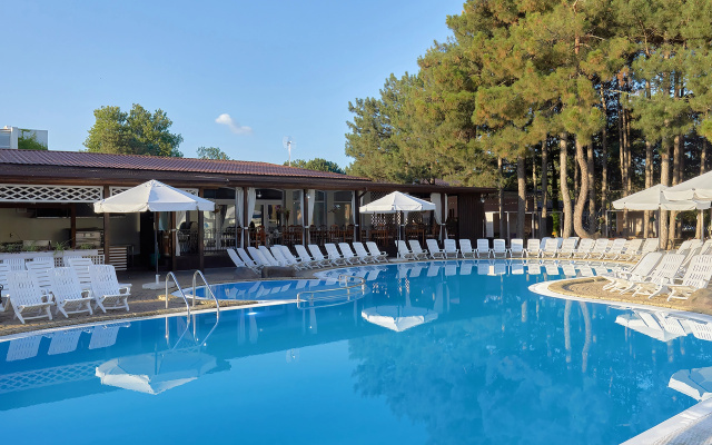 Курортный отель Alean Family Riviera