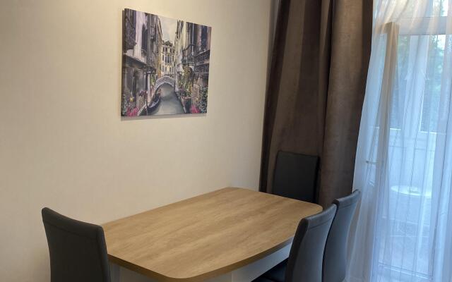 V Tsentre Na Chajkovskogo Apartments