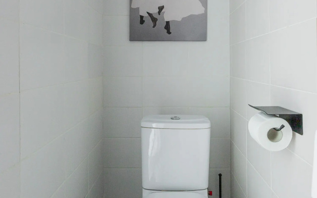 Stilnye Dvukhurovnevye S Besplatnoy Parkovkoy I Parkom Apartment