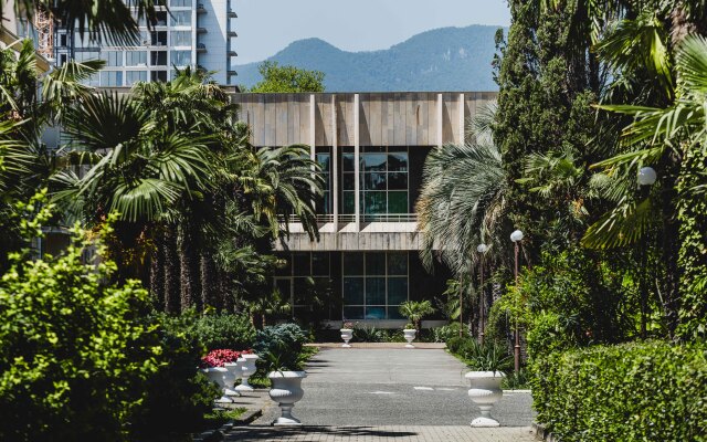 Amza Park Hotel