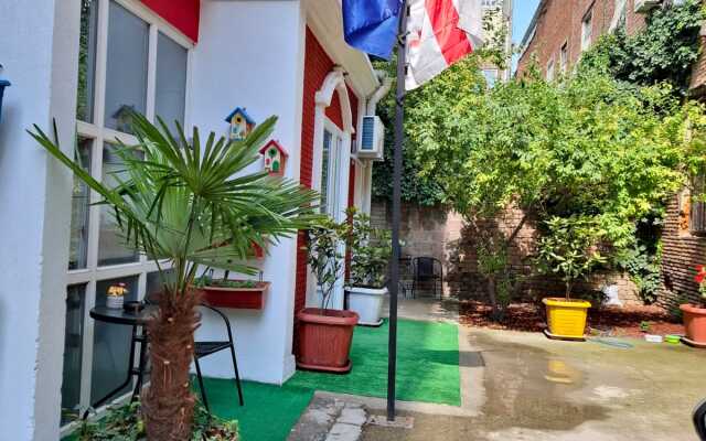 Апарт-отель Nebula's Red&White Apartment