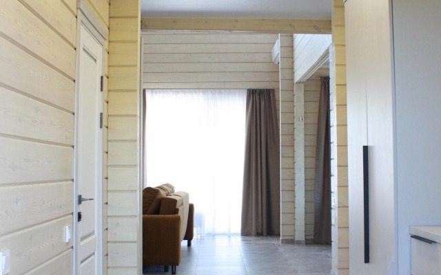 Частный дом Стильный таунхаус с террасой и теплым бассейном