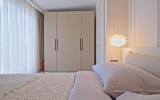 Qoople Legend A40 v 100 Metrakh ot Morya Apartments