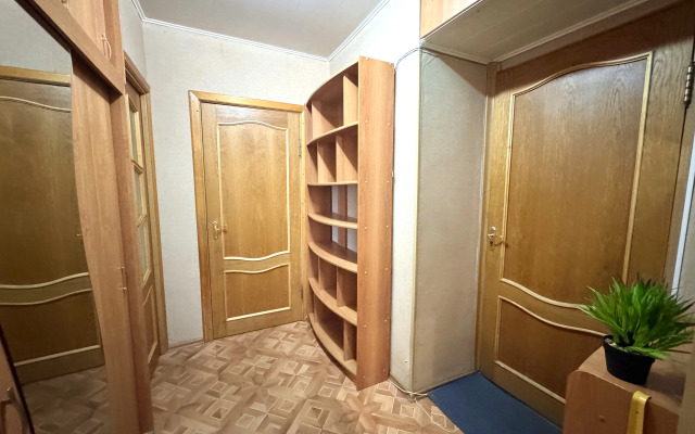 2-Komn Apartland  Lenina Metallurgov Mira Tsentr Flat