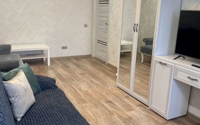 Na Prospekte 50 Let Oktyabrya 20 Flat